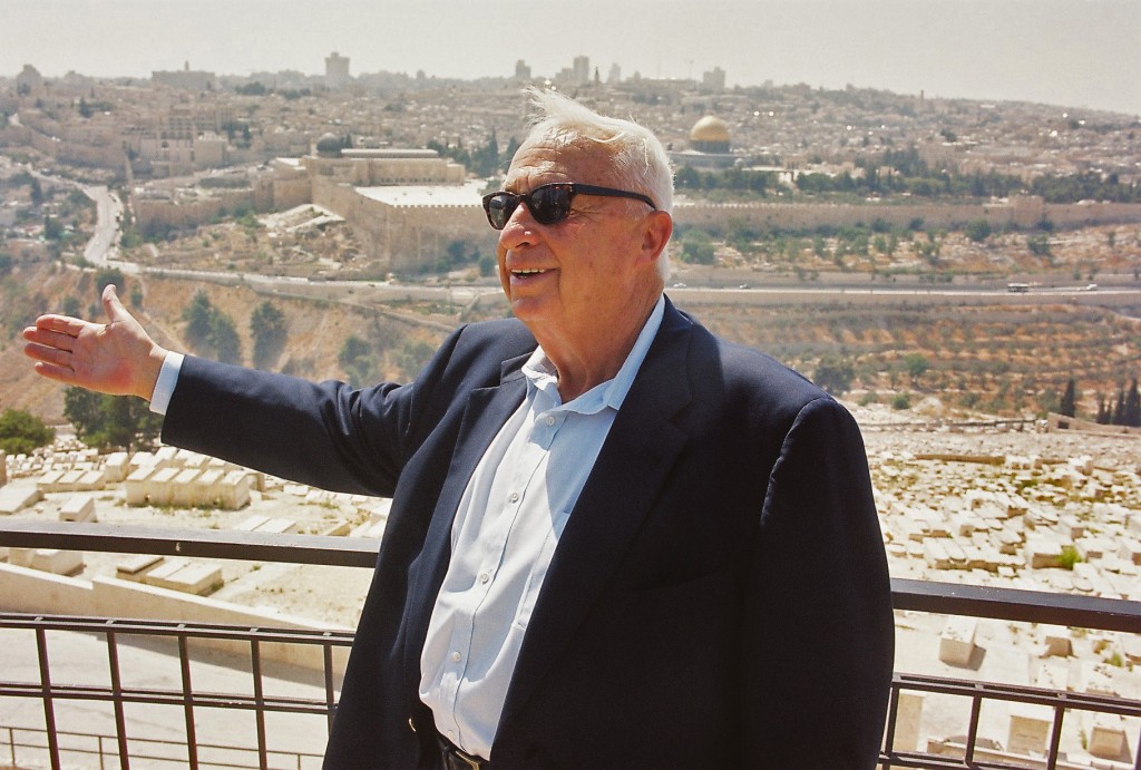 Ariel Sharon stands on Jerusalem’s Mount of Olives with the Temple Mount in the background on July 24, 2000. Photo by Flash 90