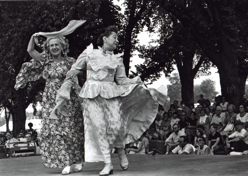 Yiddish Theater on the Mall, 1976. Photo by Ida Jervis