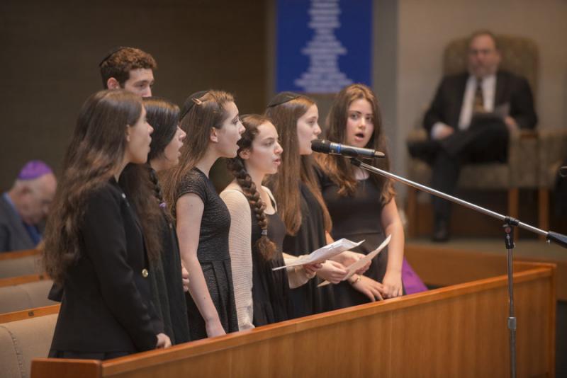 he Mazeltones perform Sunday at the Yom Hashoah commemoration at B’nai Israel Congregation. They were one of several performance groups at communitywide programs in Rockville and Fairfax. Photo by Anthony Marill Photography