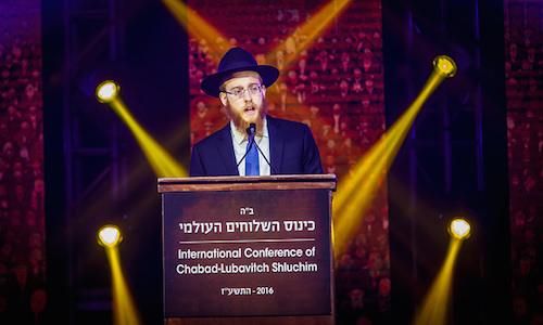 Rabbi Mendel Alperowitz addresses attendees of the International Conference of Chabad-Lubavitch Emissaries on Nov. 27. Photo by  Eliyahu Parypa/Chabad.org