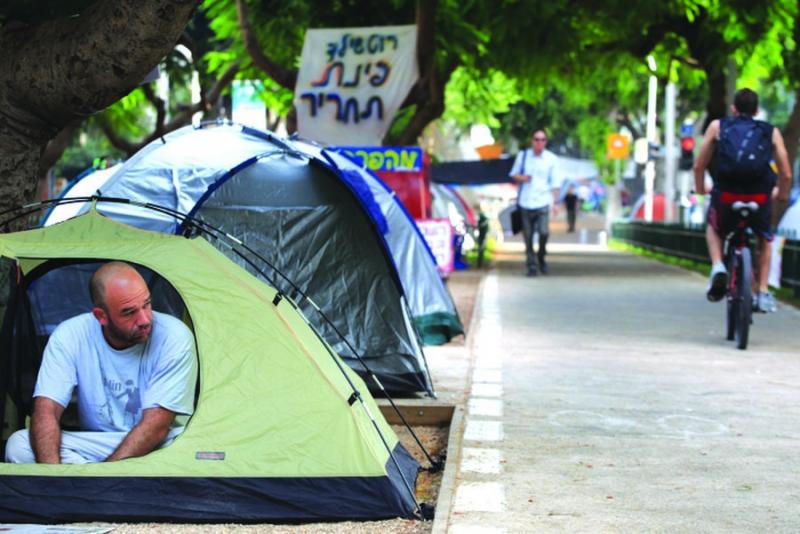 Tel Aviv residents protest the high cost of living in 2011. Photo by Liron Almog/Flash90í